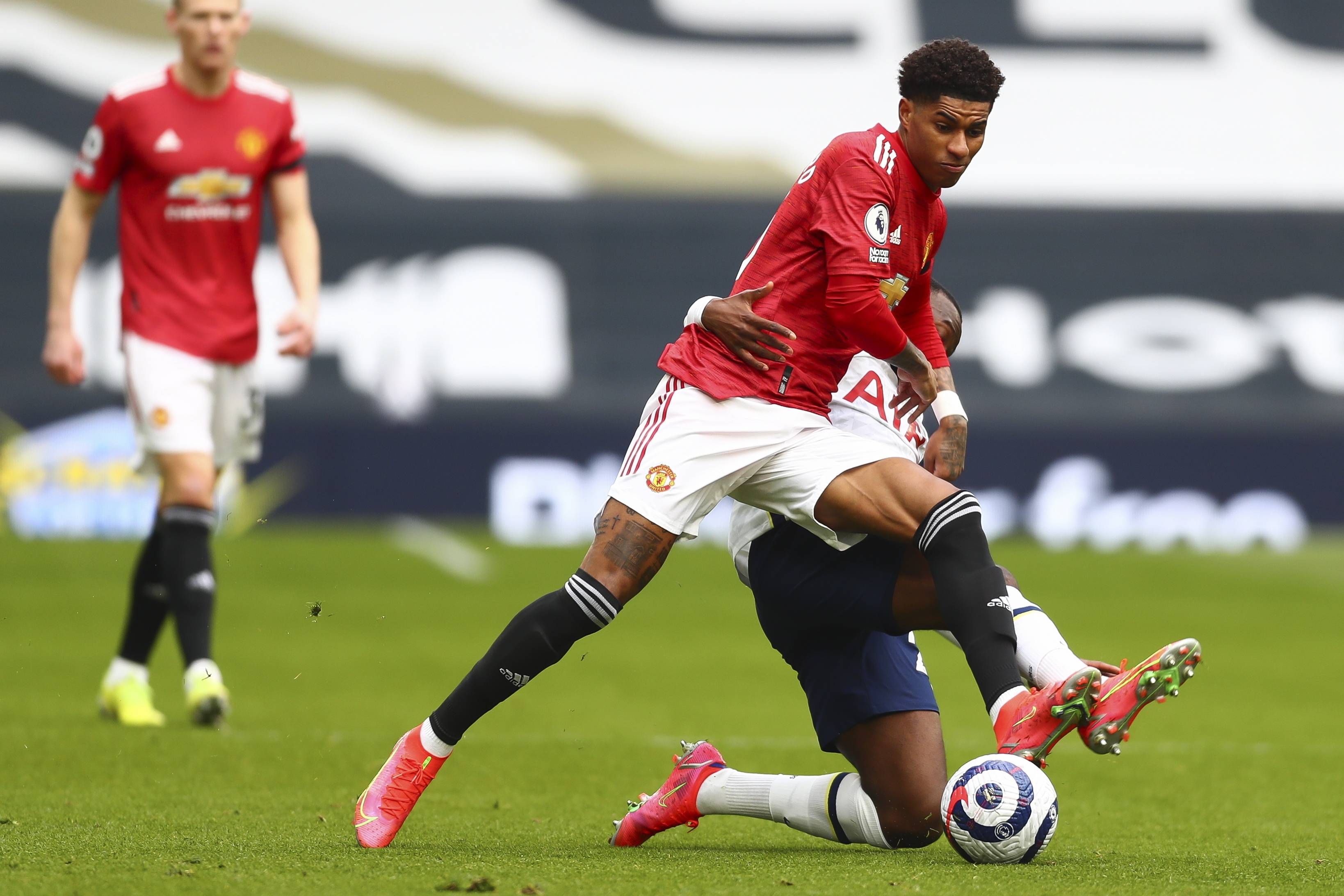 他不仅为比 他不仅为比