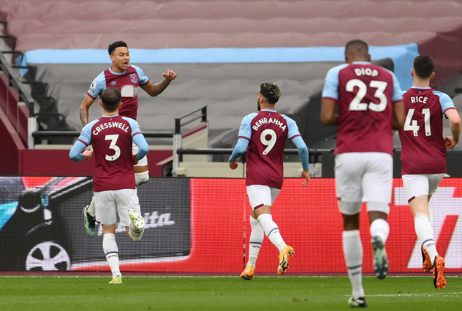 眼光令人不 眼光令人不